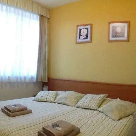 Birdland Family 2 Apartman * Бюк