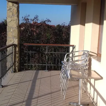 Апартаменты Birdland Family 2 Apartman Бюк